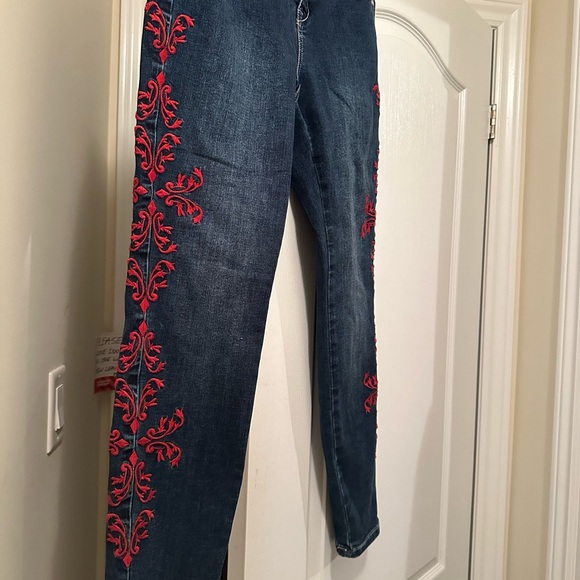 Melanie Lyne Jeans - Picture 2 of 3